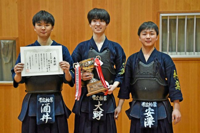 【写真】帯柏葉４部門、帯南商２部門制覇　十勝高校春季剣道大会