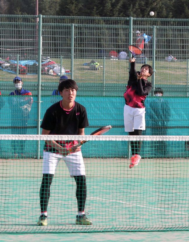 【写真】松岡・小泉組1年生V 女子は荒井・玉尾組 全十勝高校ソフトテニス