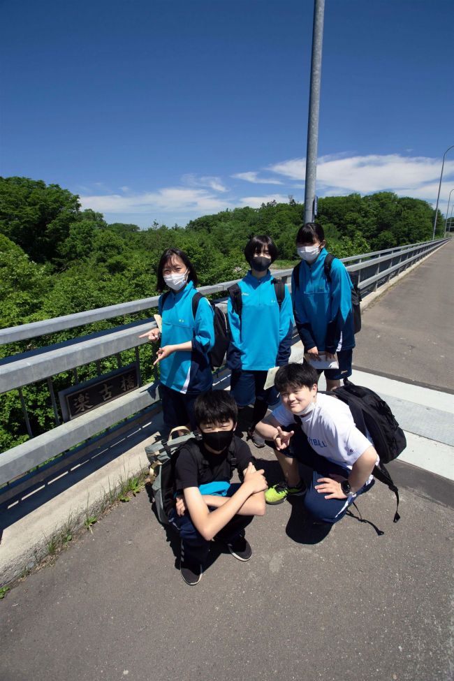 【写真】広尾中生が町内ウオークラリー　広尾