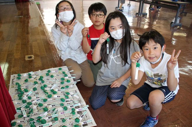 【写真】こぼれ話「新得交通少年団がカエルマスコット製作」