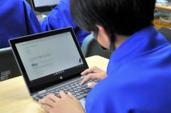 タブレット端末で取り組む中学生対象のまちづくりアンケート