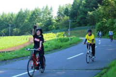 サイクリングを楽しむ参加者
