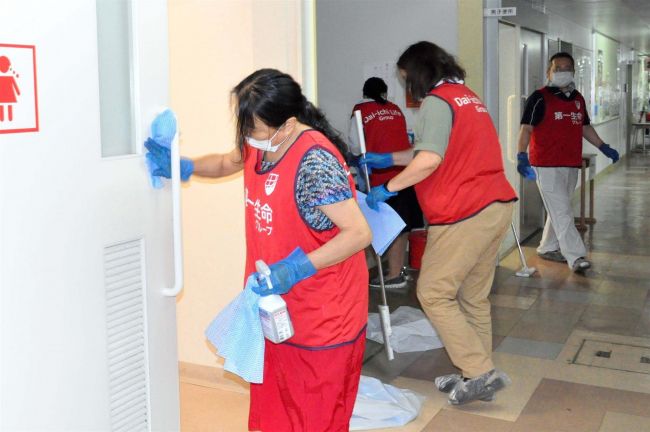 【写真】こぼれ話「第一生命が校舎を消毒」
