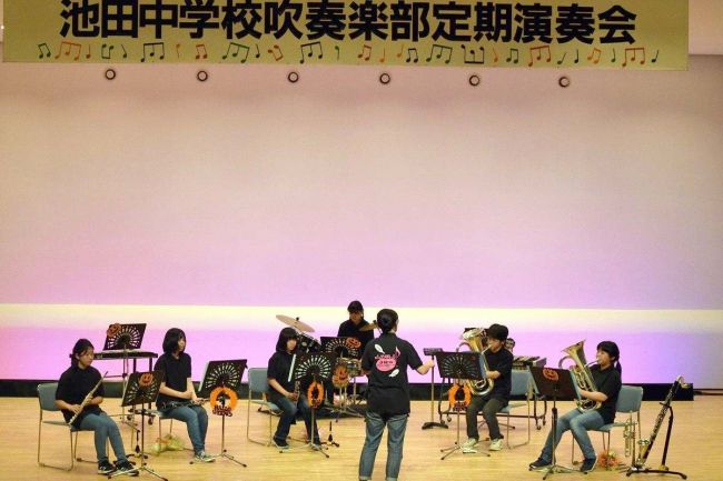 【写真】池田中吹奏楽部が第３０回演奏会　池田