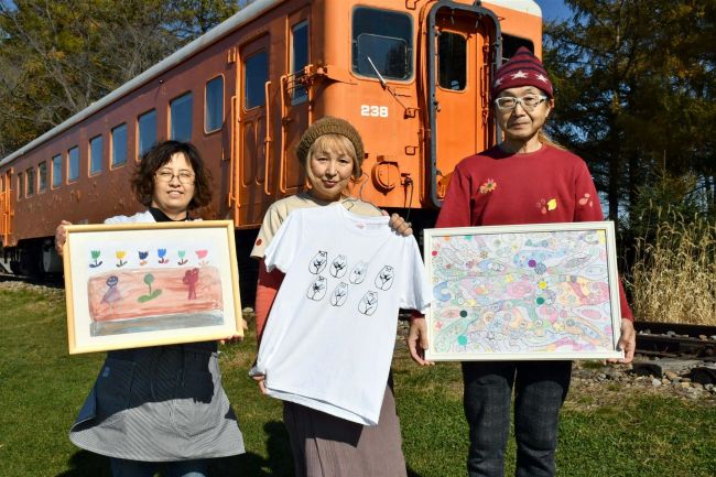 独創性高い絵やＴシャツ販売も　幸福駅で障害者の絵画展　３日まで