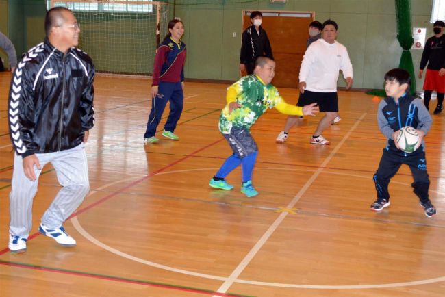 １３人制ラグビーで初の体験会　広尾