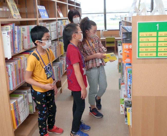 図書館で一日司書体験　足寄