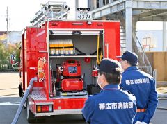 さまざまな資機材が搭載された新型車両（２４日、帯広消防署柏林台出張所で。小山田竜士撮影）