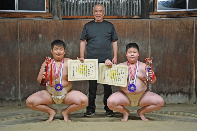 西明（幕別小）６年男子制す　濱田（稲田小）は準Ｖ　道少年相撲優勝大会