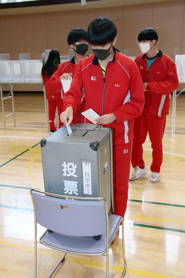 衆院選題材に模擬投票　芽室中３年生