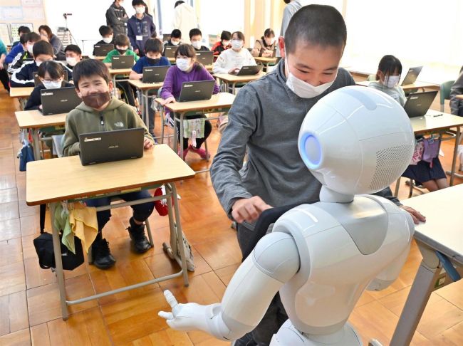 人型ロボットでプログラミング授業　上士幌小