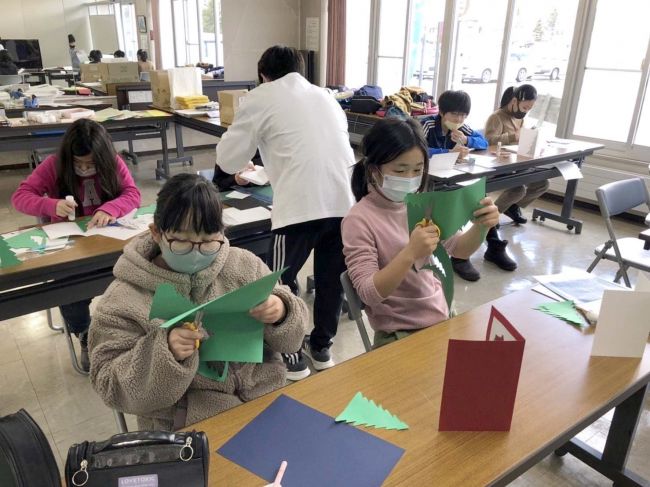 【写真】コロナ禍で会えない五ケ瀬町の子どもたちへ 新得小児童がクリスマスカード作る 新得