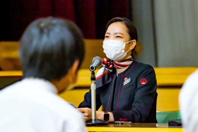 【写真】広尾中でＣＡがマナー講座　広尾