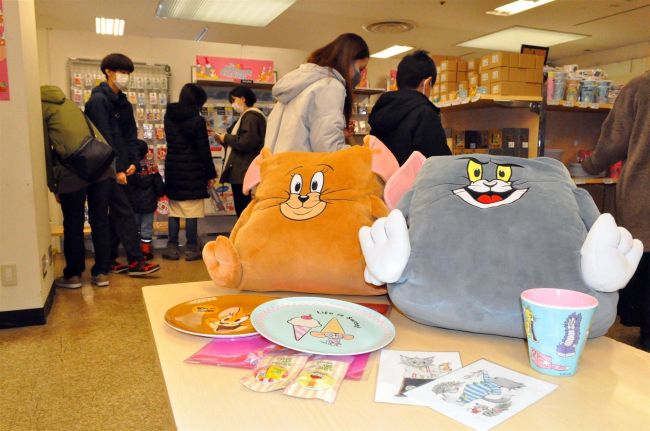 ぬいぐるみや食器が人気　トムとジェリー展　藤丸で好評開催中