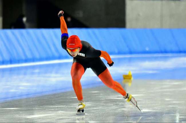【写真】久保自己新で1000制す、男子は軍司小差の準V、前田女子3000で4位 高校総体スケート2日目