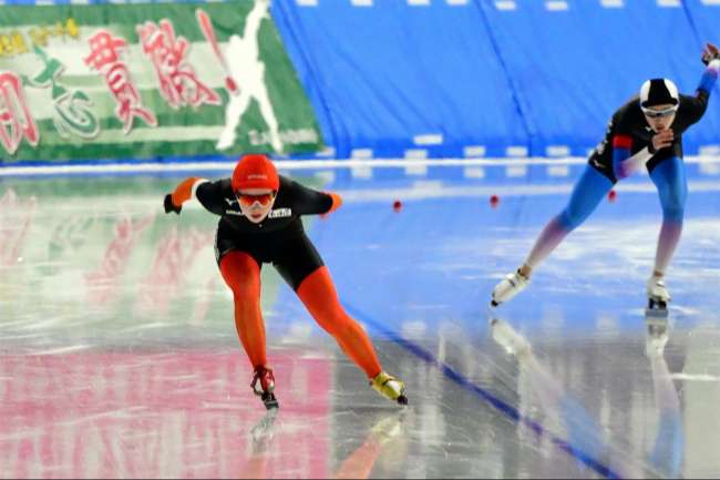 【写真】久保自己新で1000制す、男子は軍司小差の準V、前田女子3000で4位 高校総体スケート2日目