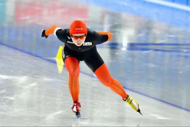 【写真】久保自己新で1000制す、男子は軍司小差の準V、前田女子3000で4位 高校総体スケート2日目