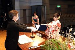 「個性を生かして」帯広コア専門学校で卒業式