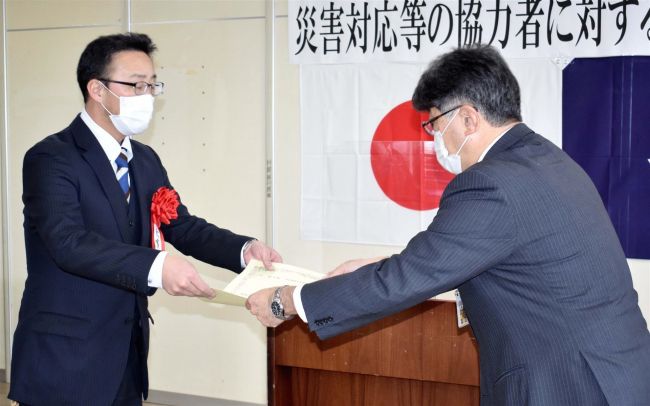 【写真】災害対応の５社に感謝状　帯広建設管理部