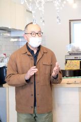 講演する杉本さん