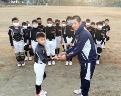 甲子園の土を出身１７少年団に贈る、帯農高ナイン「中学・高校でも野球を続けて」