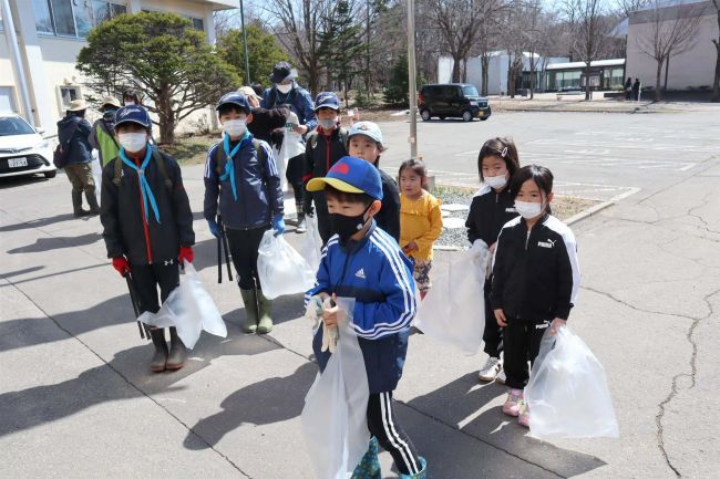 【写真】こぼれ話「ボーイスカウトが野草園で清掃奉仕」