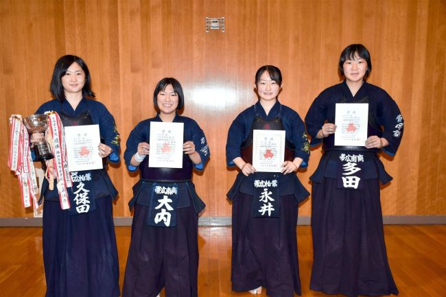 【写真】帯柏葉が男女V 個人は安澤、久保田が制す 剣道高校総体十勝支部