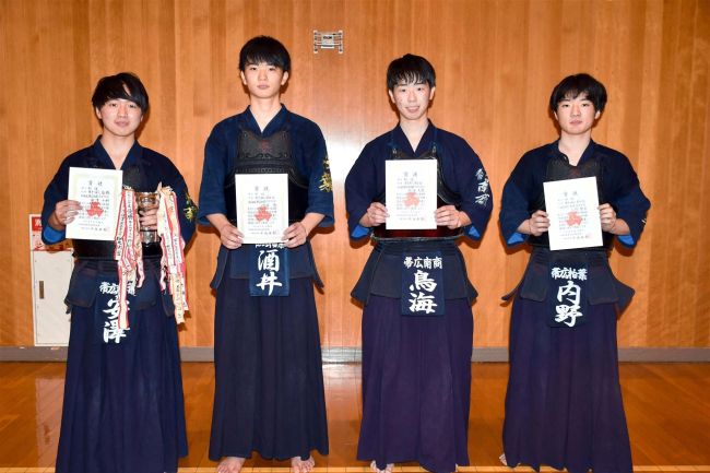 【写真】帯柏葉が男女V 個人は安澤、久保田が制す 剣道高校総体十勝支部