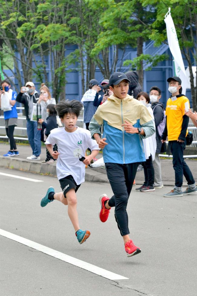 【写真】【写真特集】「目指せ完走!大迫さんに勝つぞ!」 うらほろマラソン