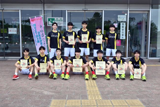 【写真】帯大谷女子北北海道9年ぶりVインターハイへ、男子は準優勝 帯柏葉3位 道高体連バドミントン