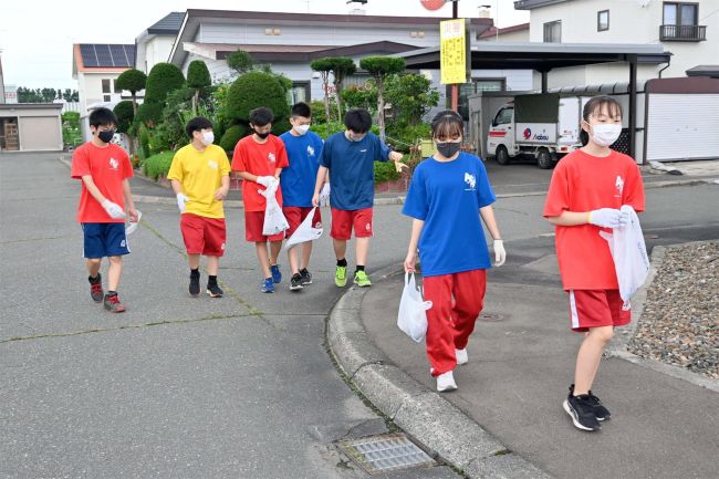 帯二中の生徒が初の全校ごみ拾い　「中学生の日」で