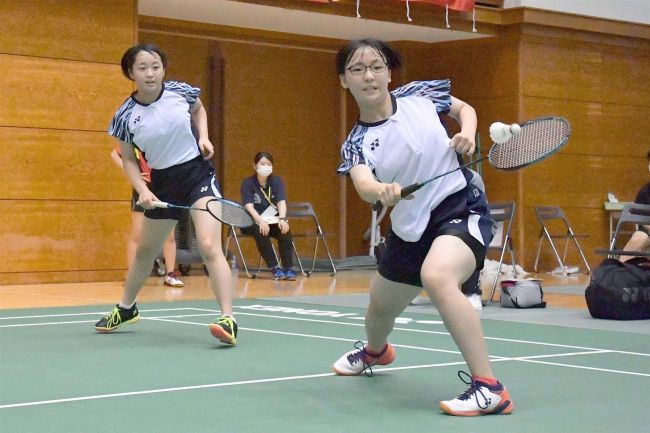 【写真】帯一女子団体戦で初戦惜敗、1―2名古屋経済大市邨 全国中学校バドミントン
