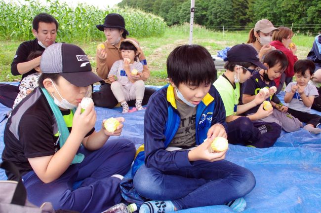 浦幌「うらもんＧＯ！」　小中学生が地元のうまいものを楽しむ