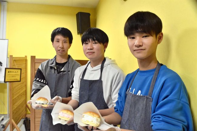 浦幌　高校生の浦幌部　みのり祭りでマリトッツォ販売　浦幌産小豆やハマナスなどを使用