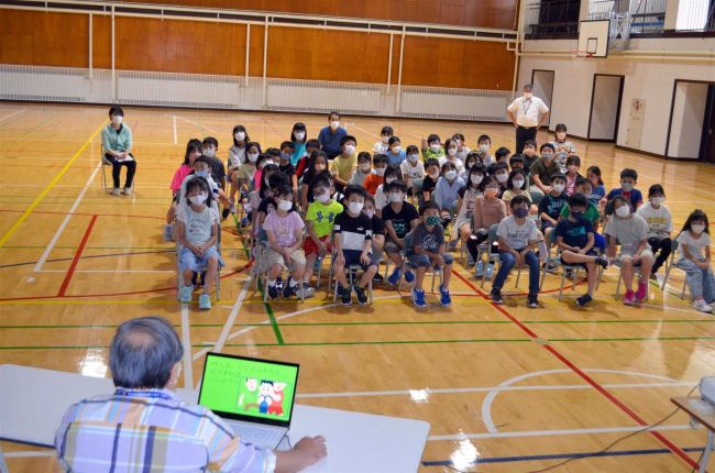 芽室西小全学年で人権教室　「認め合うことの大切さを学んで」