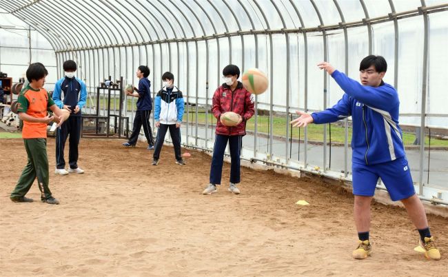 中学生が高校ラグビーの魅力に触れる　帯工高で開放講座