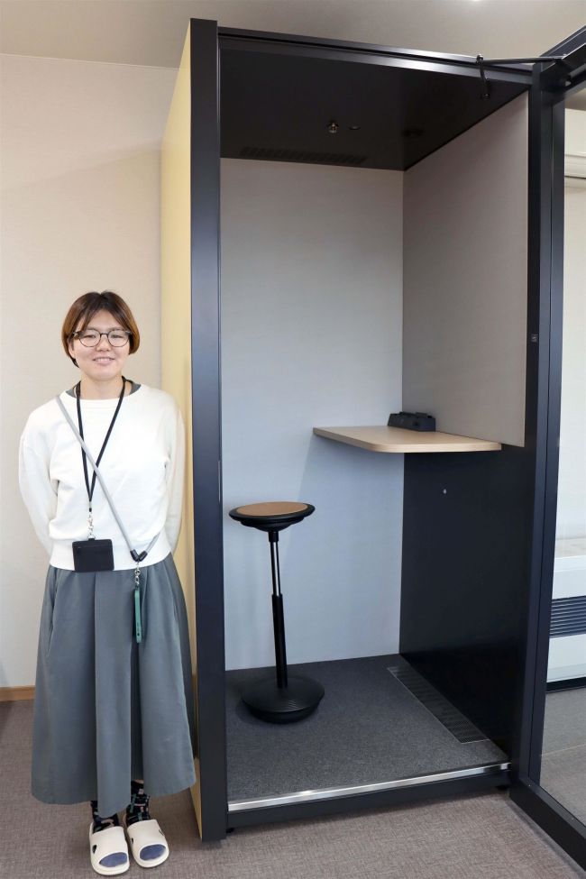電話ボックス型の個室オフィス設置　上士幌