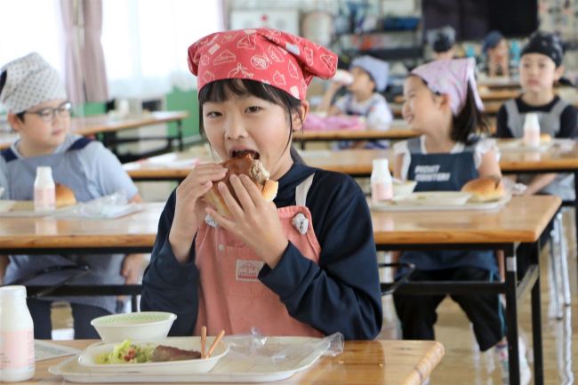 地場産食材で給食　新得でＳランチ