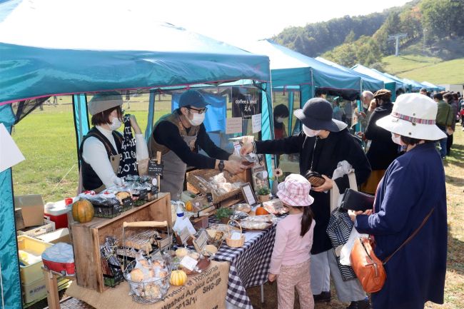 新嵐山スカイパークで「スロウ村の仲間たち」　芽室