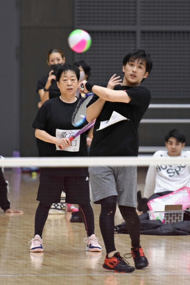 １部ショート樋口親子準Ｖ、２部は駒井夫妻ペア制す　全道ミニテニス交流大会