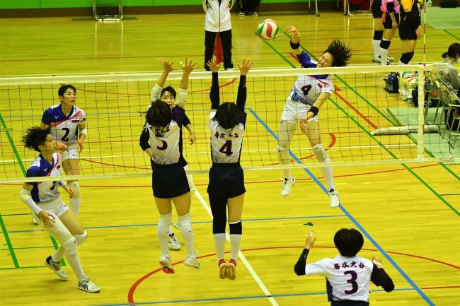 帯南商女子快勝Ｖ、男子は帯農接戦制して頂点　春高バレー十勝予選