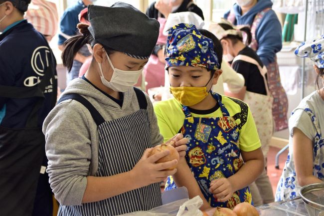 芽室町上美生で食農教育「げきうまカレーを作ろう！」