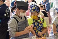 芽室町上美生で食農教育「げきうまカレーを作ろう！」