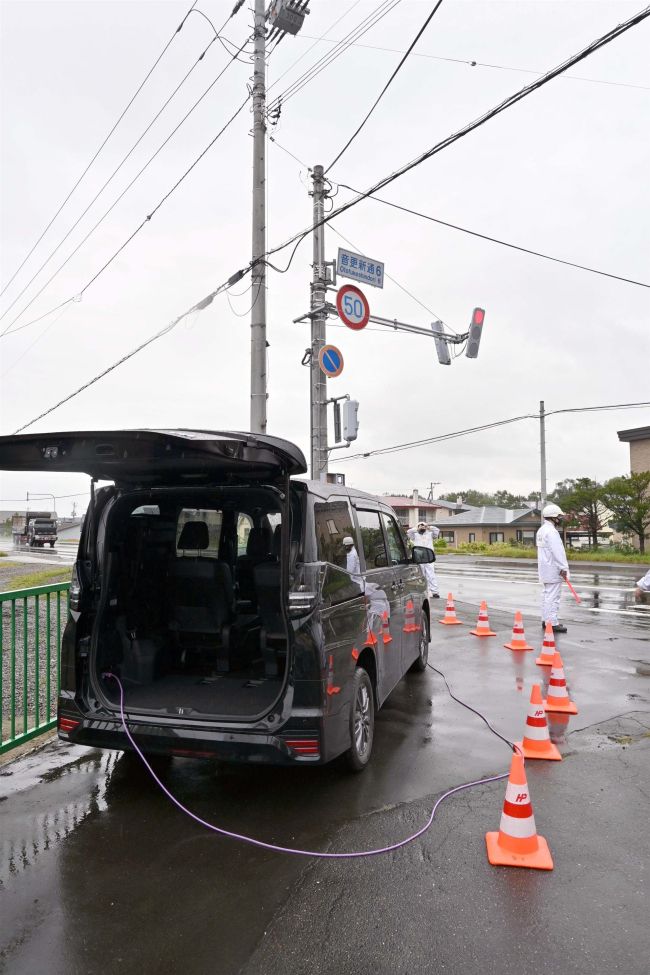 【写真】帯広署、自動車ディーラー２社と災害協定　ＨＶ車提供
