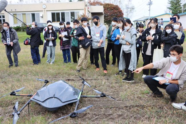 高校生がバスツアーで「脱炭素」学ぶ　上士幌で道内初