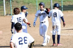 まんぼうクラブ快勝で頂点に　１０－１帯広後楽園　軟式野球全十勝選抜大会