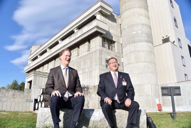 【写真特集】駐日カナダ大使マッケイ氏来町　３７年ぶりに訪問の池田で