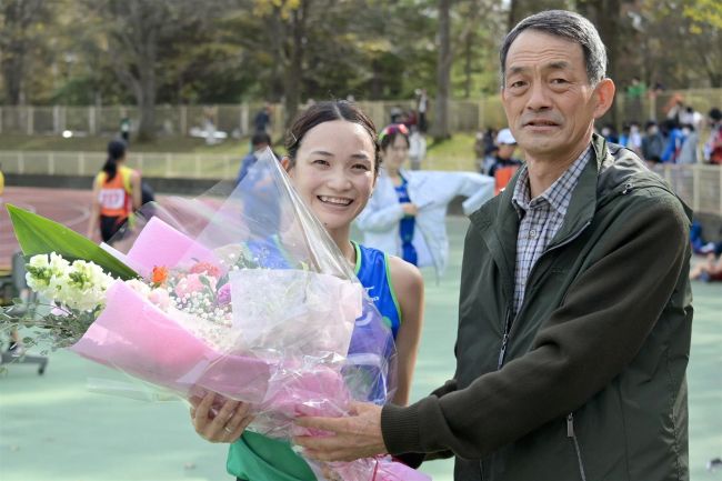 道内陸上女子長距離けん引の清水美穂選手（足寄町出身）が帯広ラストラン、宣言通り２０００メートル道新記録で有終の美