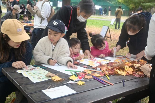 帯三条高生企画のおびひろ動物園フェス　親子連れでにぎわう