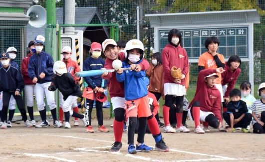 小中高生が楽しく交流　ソフトボール・パフォーマンスグランプリ
